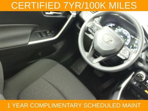 Used 2025 Toyota RAV4 XLE AWD/4WD image 17