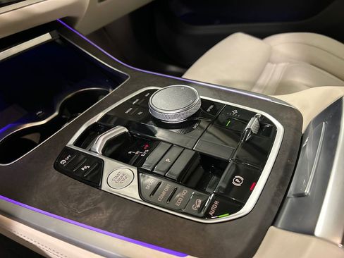 Used 2023 BMW X7 xDrive40i w/ Premium Package AWD/4WD image 19