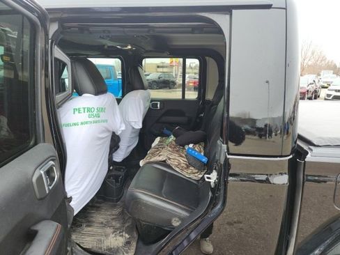 Used 2022 Jeep Gladiator Mojave w/ Cold Weather Group image 11