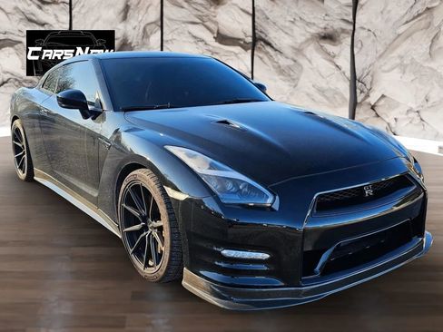 Used 2015 Nissan GT-R Black Edition image 1