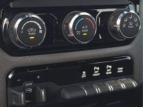 Used 2025 RAM 1500 Warlock AWD/4WD image 25