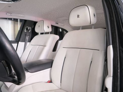 Used 2022 Rolls-Royce Phantom Sedan w/ The Phantom Package RWD image 8