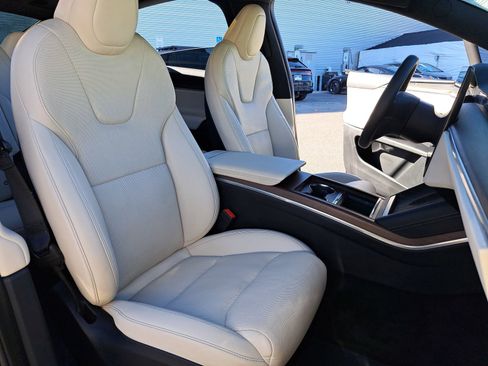 Used 2023 Tesla Model X image 10