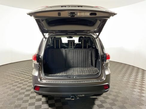 Used 2019 Toyota Highlander SE AWD/4WD image 17