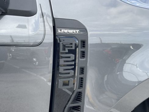 New 2026 Ford F250 Lariat w/ Black Appearance Package AWD/4WD image 9