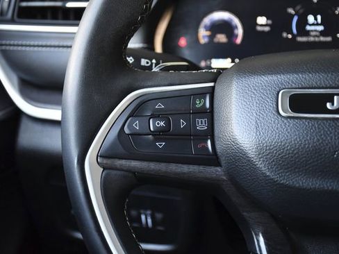 Used 2023 Jeep Grand Cherokee Limited AWD/4WD image 8