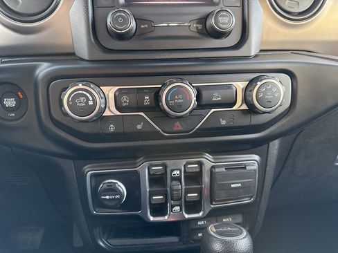 Used 2020 Jeep Gladiator Sport w/ Quick Order Package 24S image 27