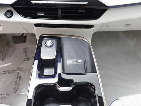 Used 2025 Buick Enclave Avenir w/ Super Cruise Package image 12