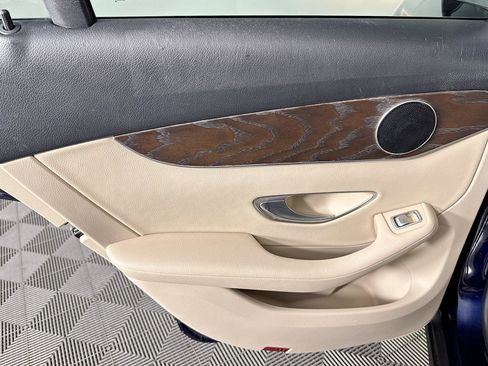 Used 2018 Mercedes-Benz GLC 300 4MATIC w/ Premium Package image 24