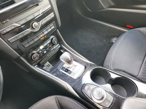 Used 2018 INFINITI QX30 image 18