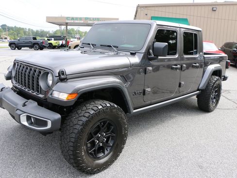 Used 2025 Jeep Gladiator Sport AWD/4WD image 1