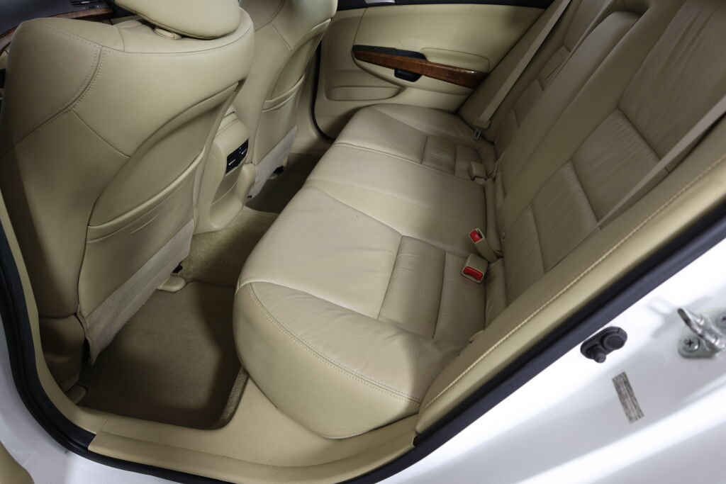 Used 2011 Honda Accord EX-L image 17