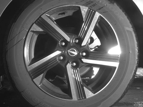 Used 2025 Nissan Sentra SV FWD image 14