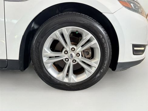 Used 2017 Ford Taurus SEL FWD image 31