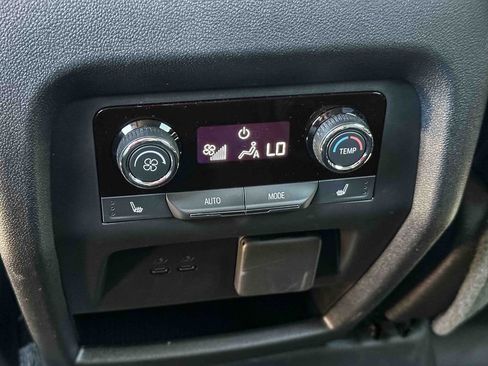 Used 2025 Chevrolet Traverse High Country FWD image 22
