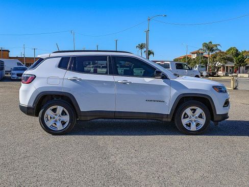 Used 2022 Jeep Compass Latitude image 3