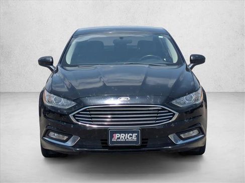 Used 2017 Ford Fusion SE w/ Equipment Group 201A FWD image 2