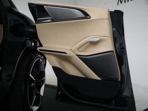 Certified 2024 Ferrari Purosangue AWD/4WD image 31