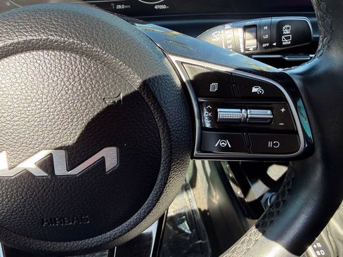 Used 2024 Kia Seltos EX image 17