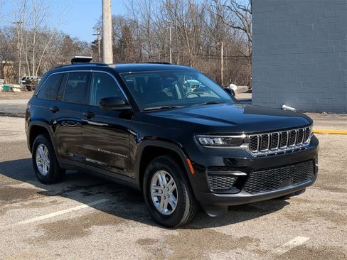 Used 2023 Jeep Grand Cherokee Laredo w/ Luxury Tech Group I image 16