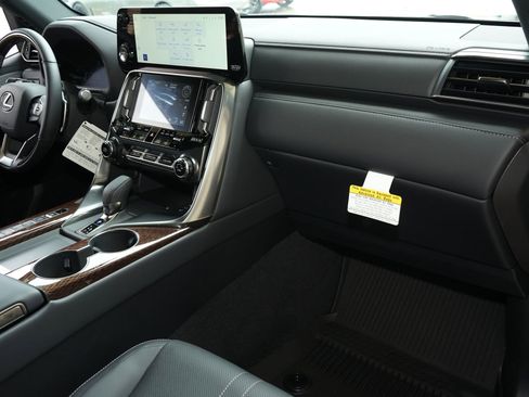 Used 2026 Lexus LX 700h Ultra Luxury AWD/4WD image 11