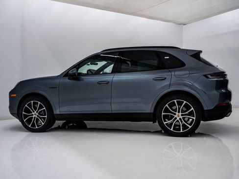 New 2026 Porsche Cayenne E-Hybrid AWD/4WD image 2