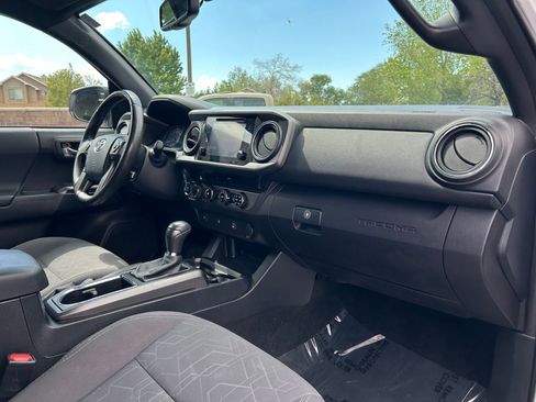 Used 2017 Toyota Tacoma TRD Sport w/ Tow Package (A/T) AWD/4WD image 28