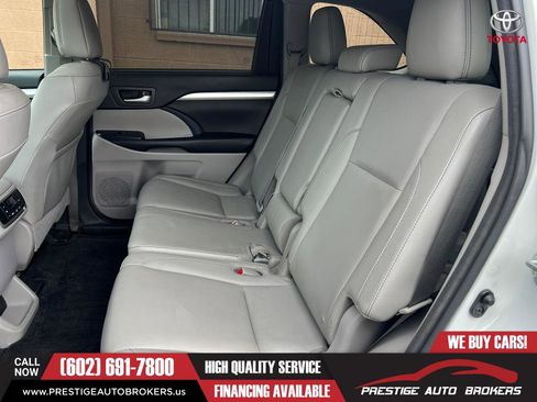 Used 2016 Toyota Highlander XLE image 17