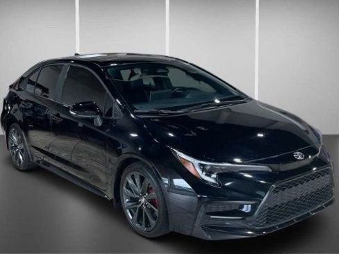 Used 2025 Toyota Corolla XSE FWD image 2