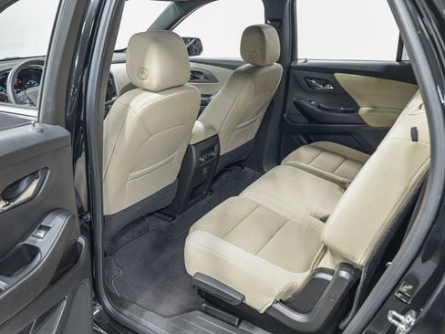 Used 2023 Chevrolet Traverse LS image 25