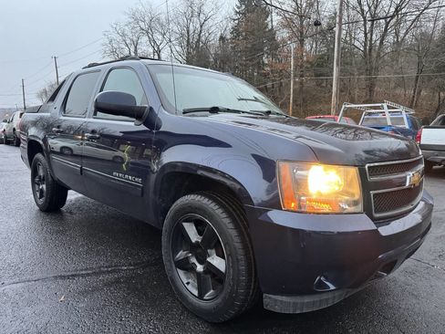 Used 2012 Chevrolet Avalanche LT image 8