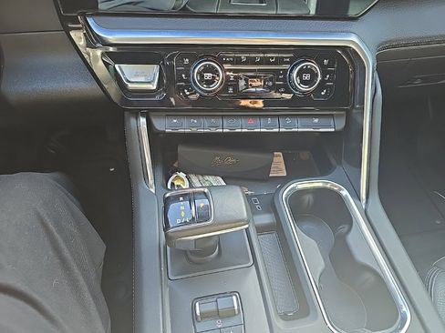 Used 2022 GMC Sierra 1500 Denali image 6