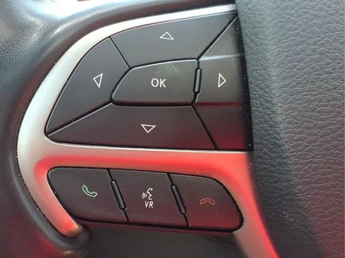 Used 2020 Jeep Grand Cherokee Overland AWD/4WD image 22