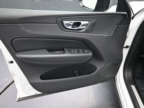 Used 2025 Volvo XC60 B5 Plus AWD/4WD image 16