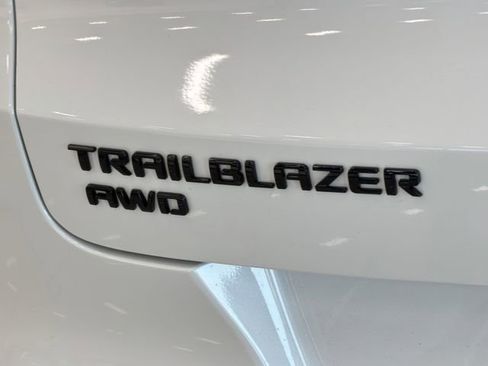New 2026 Chevrolet TrailBlazer RS w/ Convenience Package AWD/4WD image 9