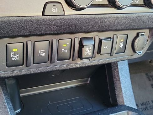 Used 2022 Toyota Tacoma TRD Off-Road w/ Technology Package RWD image 10