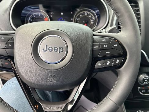 Used 2023 Jeep Cherokee Altitude Lux w/ Mopar Interior Package AWD/4WD image 26
