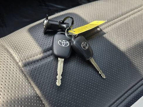 Used 2022 Toyota Tacoma SR w/ SR Convenience Package RWD image 16