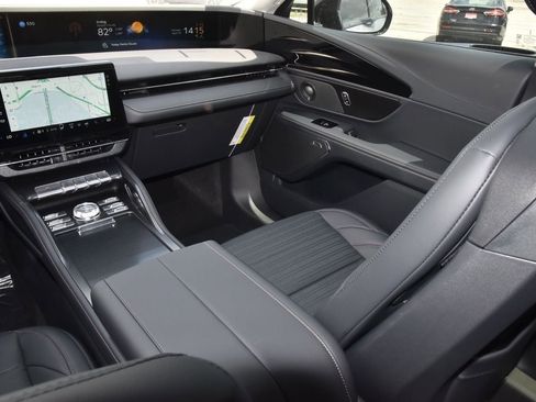 New 2026 Lincoln Nautilus Reserve AWD/4WD image 17