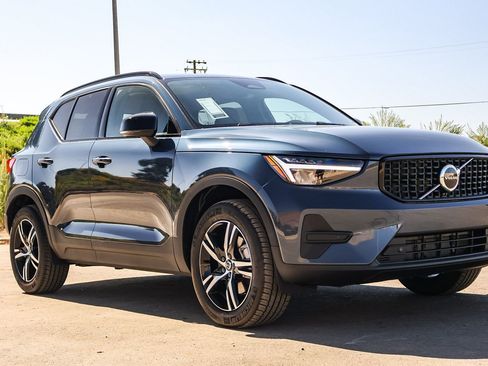 New 2026 Volvo XC40 B5 Core image 3