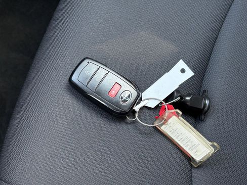 Used 2025 Toyota Corolla Cross LE image 18