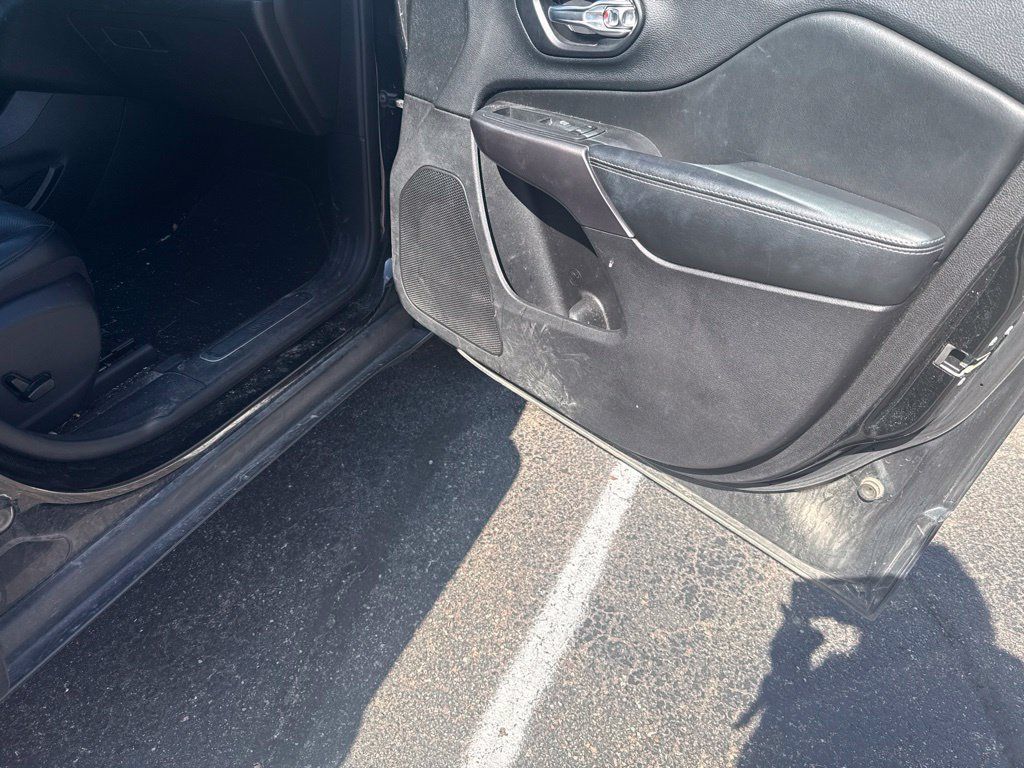 Used 2020 Jeep Cherokee Limited AWD/4WD image 12