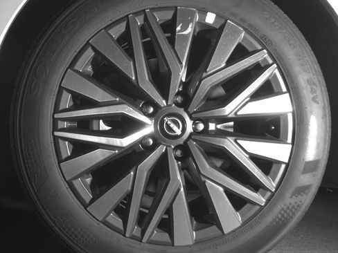 Used 2025 Nissan Altima 2.5 SV image 12