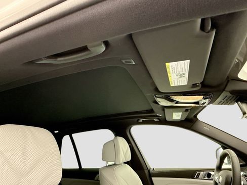 New 2026 BMW X5 xDrive40i AWD/4WD image 17