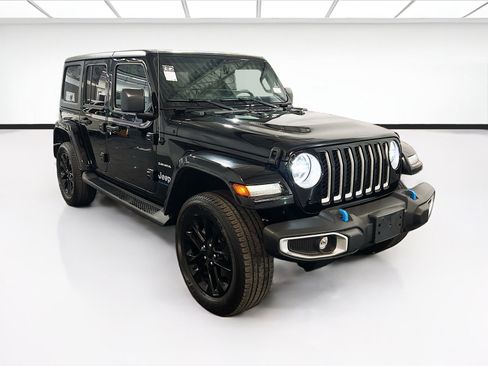 Used 2023 Jeep Wrangler Unlimited Sahara AWD/4WD image 3