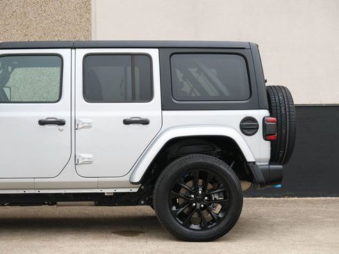 Used 2023 Jeep Wrangler Unlimited Sahara AWD/4WD image 8