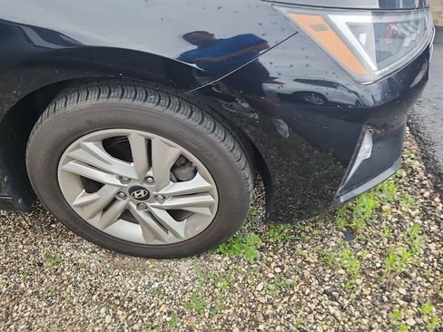 Used 2019 Hyundai Elantra SEL w/ Cargo Package FWD image 2