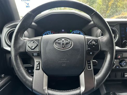 Used 2019 Toyota Tacoma TRD Sport image 15