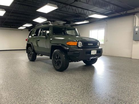 Used 2011 Toyota FJ Cruiser 4WD w/ Trail Teams Special Edition image 3