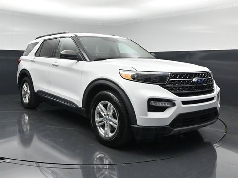 Used 2021 Ford Explorer XLT w/ Equipment Group 202A RWD image 3